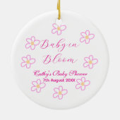 ベビーの開花ピンクの花の赤ちゃんシャワーシンプルエレガ セラミックオーナメント (裏面)