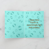 ベビーの雛が割れたイースター卵から孵化 カード (内部)