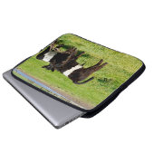 ベビーはこの国でガロウェイ牛を食べた ラップトップスリーブ (正面下部)