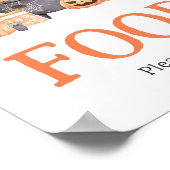 ベビーはオレンジのハロウィーン食品を醸造している ポスター (角)