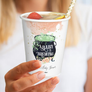 ベビーはハロウィンベイビーシャワーピーチを醸造している 紙コップ