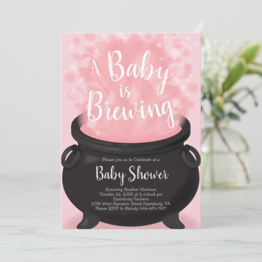 ベビーはブルーイングシャワーウィッチピンクの女の子のカルドロン 招待状 (スタンド正面)