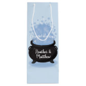 ベビーはブルーイング魔女の赤ちゃんシャワーゴシックブルー ワインギフトバッグ (裏面)