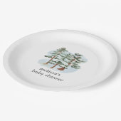 ベビーは冬の森の外で寒い ペーパープレート (アングル)