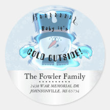 ベビーは冷たい外の雪だるま