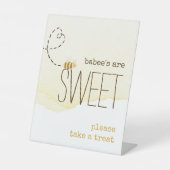 "ベビーは甘い"のまわりに赤ちゃんシャワーの好意 台座サイン (正面)