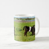 ベビーは田舎のガロウェイ牛を食べた コーヒーマグカップ (正面右)