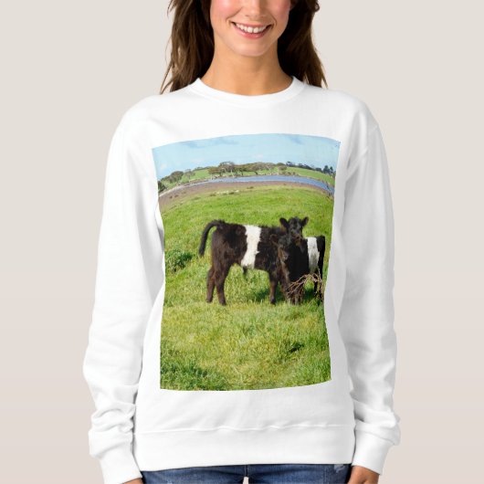 ベビーは田舎のガロウェイ牛を食べた スウェットシャツ (正面)