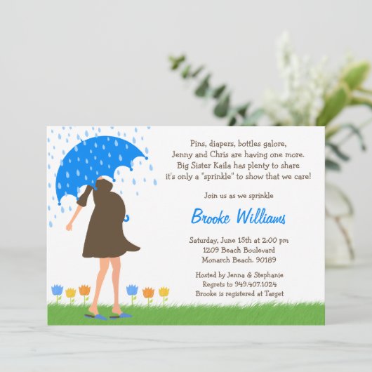 ベビーは男の赤ちゃんのためのシャワーの招待状を振りかけます 招待状 (スタンド正面)