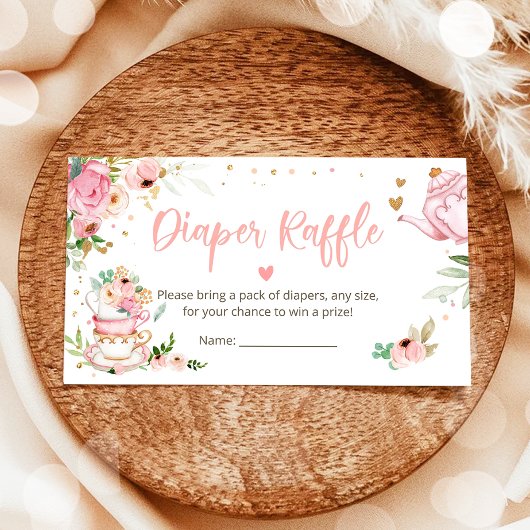 ベビーは紅茶おむつラッフルピンク赤ちゃんシャワーを醸造している エンクロージャーカード