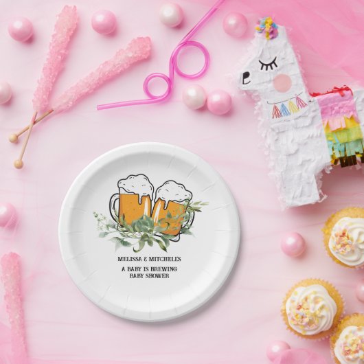 ベビーは赤ちゃんシャワーのデザートを醸造している ペーパープレート (パーティー)
