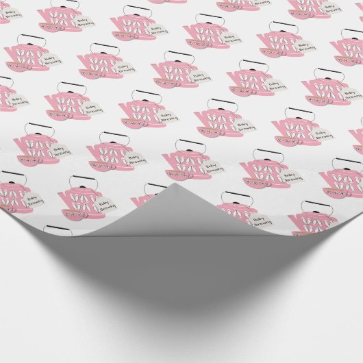 ベビーは赤ちゃん女の子シャワーおむつラッフルを醸造している ラッピングペーパー (角)