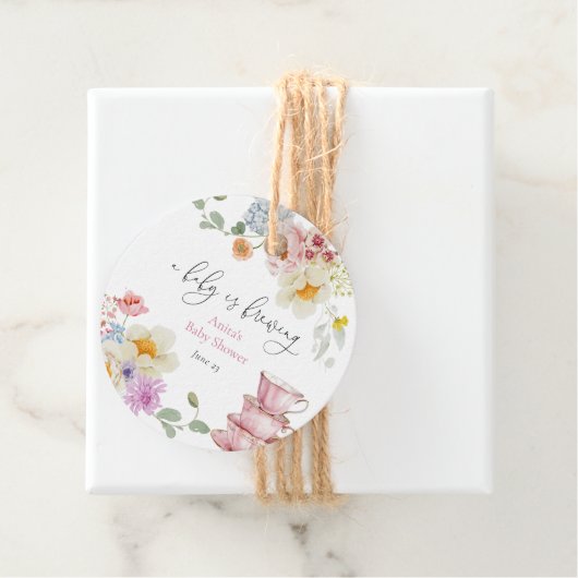 ベビーは野生の花の茶の赤ちゃんシャワーを醸造している フェイバータグ (インサイチュ)