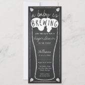 ベビーは、醸造シャワー招待状、おむつシャワーである 招待状 (正面)