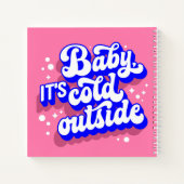 ベビーよくはしゃぐ、冬の外は寒いデザイン ノートブック (裏面)