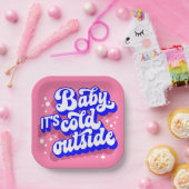 ベビーよくはしゃぐ、冬の外は寒いデザイン ペーパープレート (パーティー)