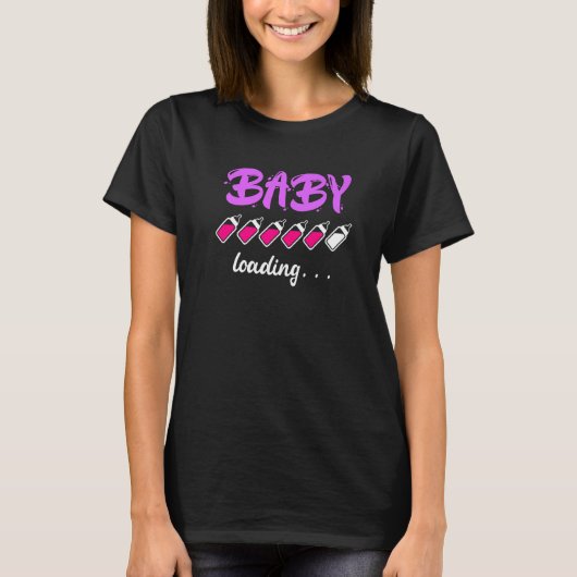 ベビーをロード妊娠中の女の子または母親を期待する男の子 Tシャツ (正面)