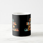 ベビーを捕まえる美しい日だ コーヒーマグカップ (中央)