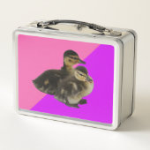 ベビーアヒルのピンクのラズベリーと紫のソベット メタルランチボックス (裏面)