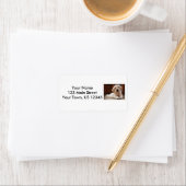 ベビーイエローラブラドール子犬の腹に置く ラベル (インサイチュ)