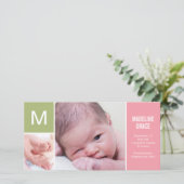 ベビーイニシャル誕生のお知らせ – ピンク 案内状 (スタンド正面)