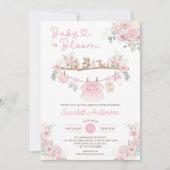 ベビーイン開花ピンクフローラ女の子の赤ちゃん服シャワー 招待状 (正面)