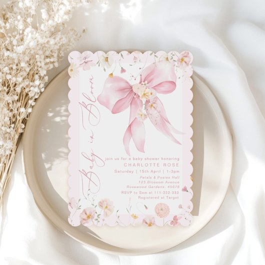 ベビーイン開花ピンクボウワイルドフラワーベビーガールシャワー 招待状