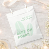 ベビーオンボードサーフィンビーチ水色ベビーシャワー フェイバーバッグ (クリップ留めされた状態)