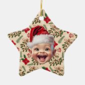 ベビーカスタムファースト顔サンタハットクリスマスフォト セラミックオーナメント (正面)