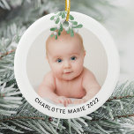 ベビーカスタム名フォトクリスマスウォーター色 セラミックオーナメント<br><div class="desc">この可愛いクリスマス飾装飾は水色のミスタントウを使用。ベビーの写真、名前、年で簡単にカスタマイズ。デザインツールを使用して、文字のサイズ、スタイル、色を変更する。我々は我々のアートワークを作成するので、あなたは他のデザイナーからの正確な画像を見つけることができない。オリジナル水彩©ミケーレ・デイヴィス。</div>
