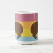 ベビーカピバラキュートイラストレーションストライプの コーヒーマグカップ (中央)