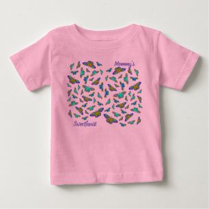 ベビーカラフルピンクの蝶 – ベビーTシャツ
