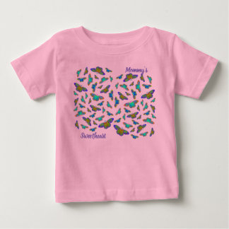 ベビーカラフルピンクの蝶 – ベビーTシャツ