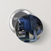 ベビーカンガルー母ポーチ – オーストラリア 缶バッジ (正面&裏面)