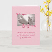 ベビーガールおめでとうベビー足とピンクボウ カード (黄色い花)