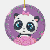 ベビーガールのお祝い。可愛い紫色の花動物 セラミックオーナメント (裏面)