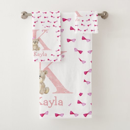 ベビーガールのためのテディベアと水色の文字K。 バスタオルセット (インサイチュ)