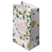 ベビーガールアイリッシュクローバーと金ゴールドコインベビーシャワー スモールペーパーバッグ (正面アングル)