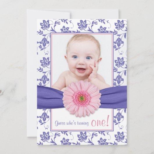 ベビーガールパープルピンクデイジーフローラ写真誕生日 招待状 (正面)