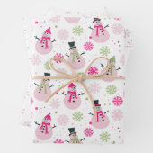 ベビーガールピンクのクリスマス雪だるまと雪片 ラッピングペーパーシート (インサイチュ)