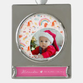 ベビーガールピンクユニコーン写真誕生Statクリスマス シルバープレートバナーオーナメント (正面)