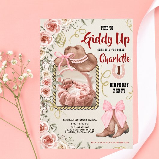 ベビーガールピンク女性のカーボーイフローラ1stバースデーフォト 招待状