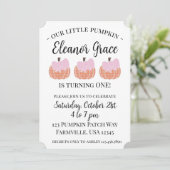 ベビーガール私たちの小さなかぼちゃの最初の誕生日 招待状 (スタンド正面)