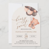 ベビークマ、茶色のバルーン、最初の誕生日 招待状 (正面)