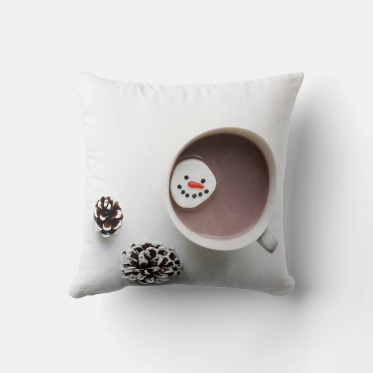 ベビークリスマスのホットチョコレートの外は寒い クッション (裏面)