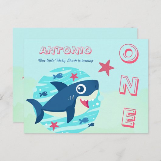 ベビーサメの最初の誕生日は海の青の下にかわいい インビテーションポストカード (正面/裏面)