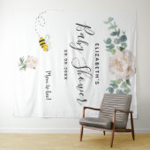 ベビーシャワーのユーカリの白い花のママトゥビー タペストリー (インサイチュ(横))