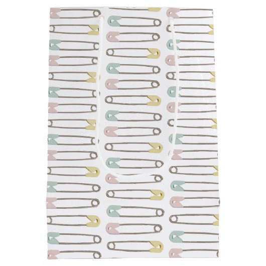 ベビーシャワーモダンおむつピンパターン抱き枕 ミディアムペーパーバッグ (裏面)