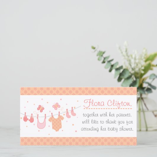 ベビーシャワー: clotheslineのベビーの衣服 サンキューカード (スタンド正面)