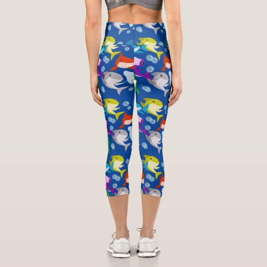 ベビーシャークおもしろいキッズパターン カプリレギンス (裏面)